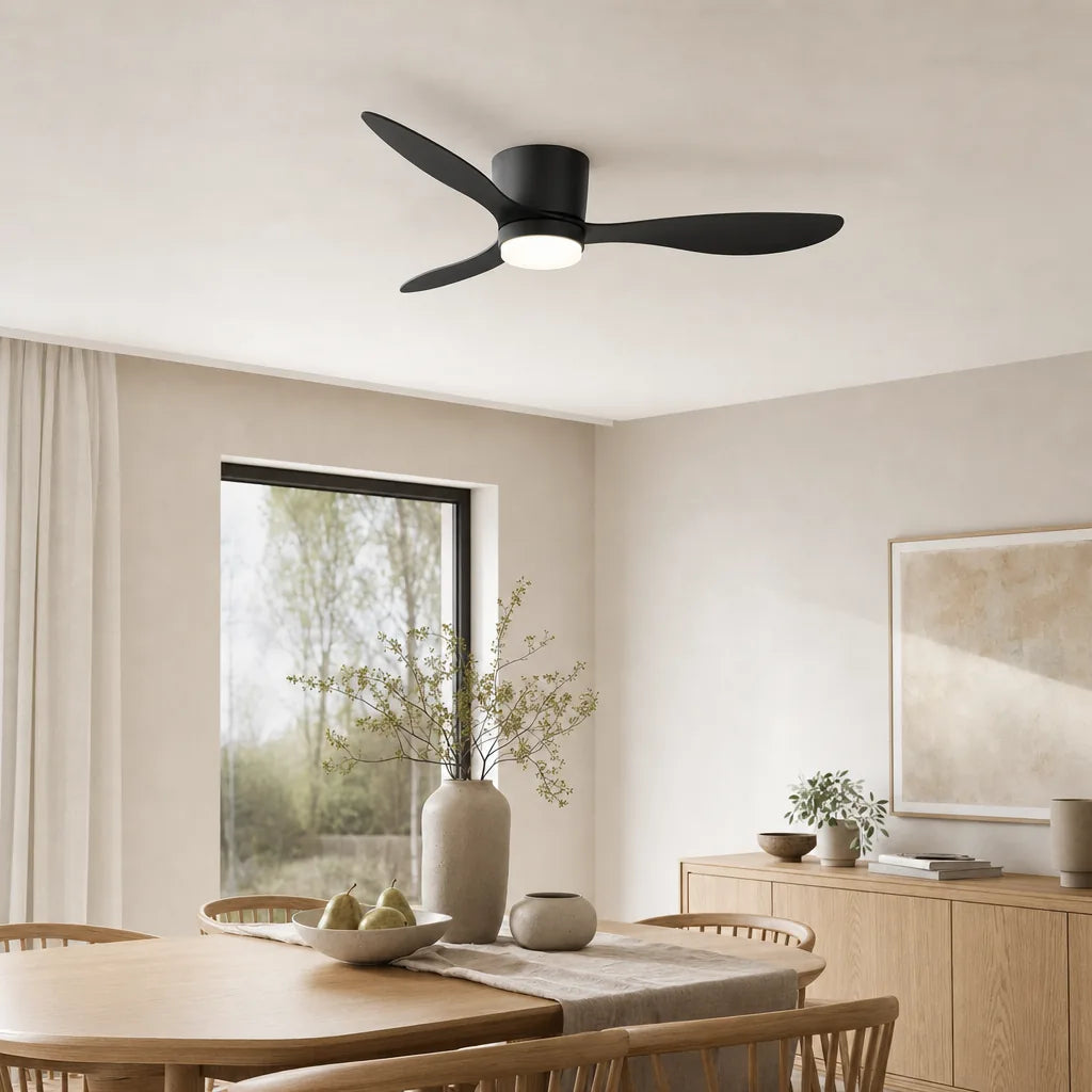 Ventilateur Halo noir dans une salle a manger