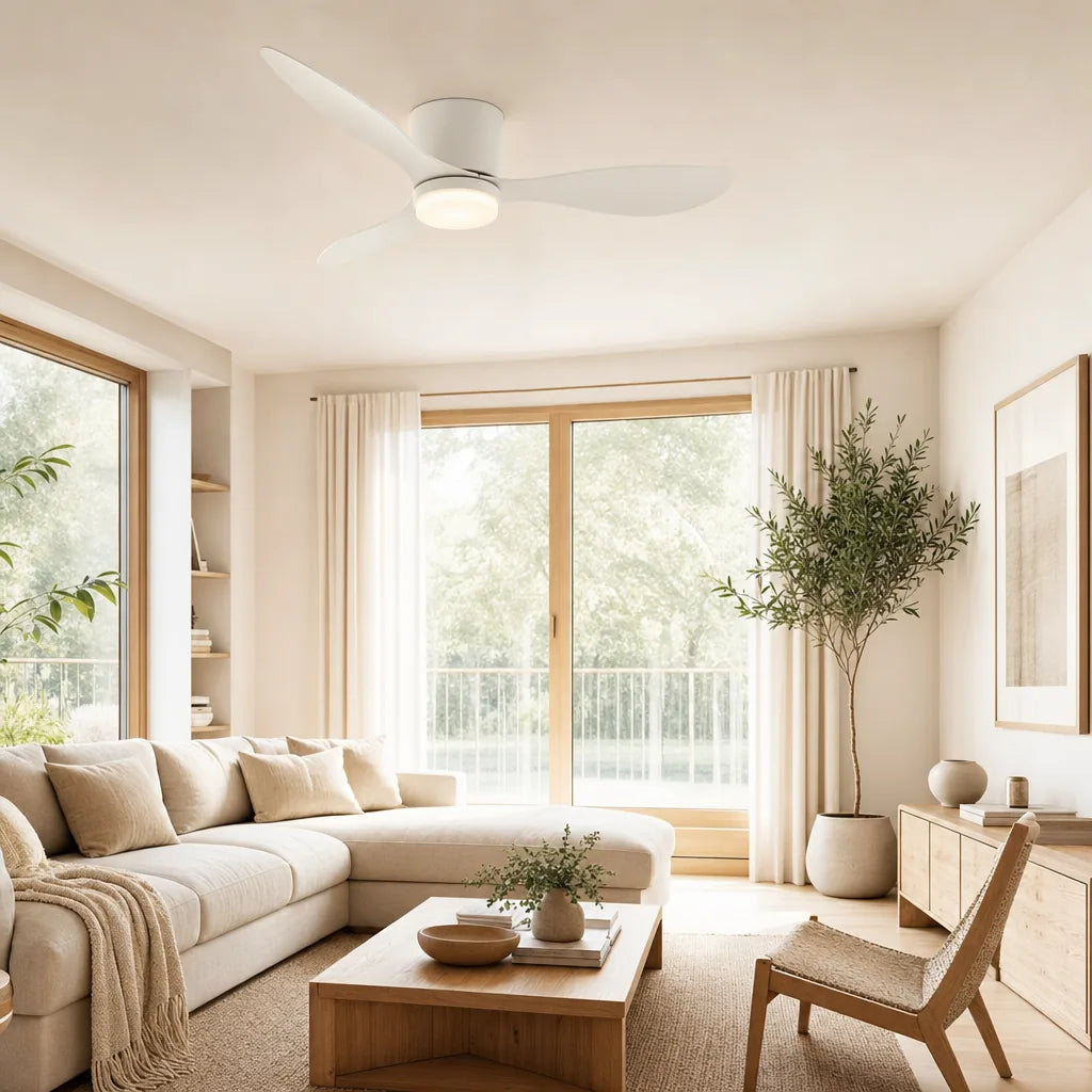 Ventilateur Halo blanc dans un salon